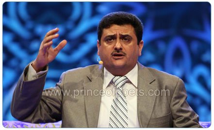 مسرح شاطئ الراحة عند قراءته لقصيدة عين الأرض
